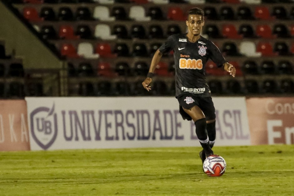 Pedrinho atuando contra o Botafogo-SP, em partida vlida pelo Paulisto 2019