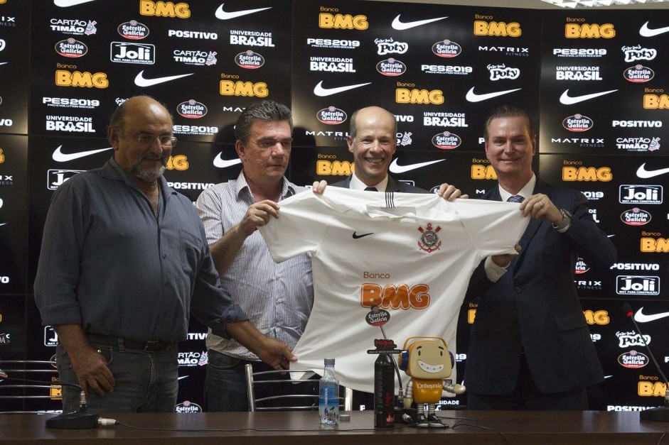 Parceria com o BMG foi anunciada no CT do Corinthians no início da temporada Parceria com o BMG foi anunciada no CT do Corinthians no início da temporada