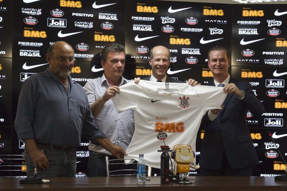 Parceria com o BMG foi anunciada no CT do Corinthians no incio da temporada