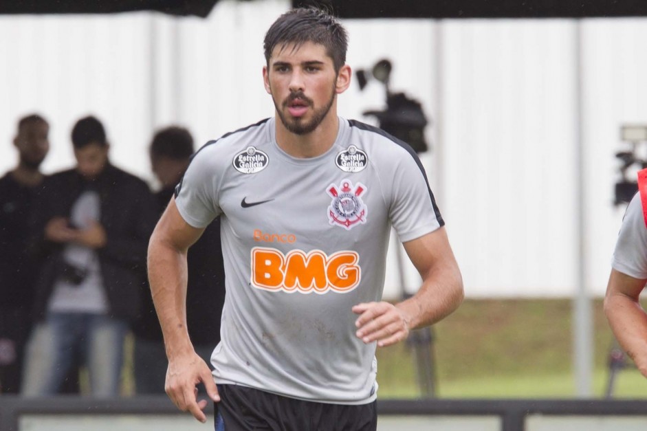 Zagueiro Bruno Méndez já pode estrear pelo Timão