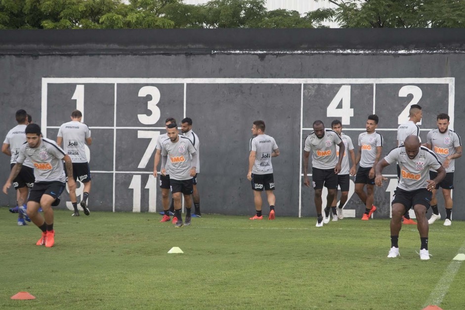 Jogadores continuam preparao para duelo contra o Santos, no domingo