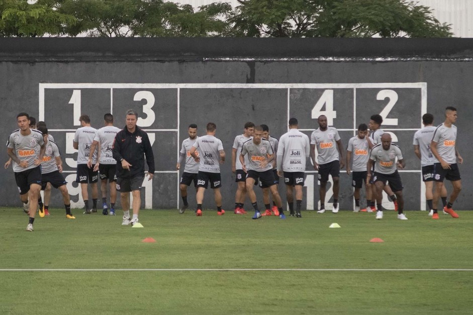 Para encarar o Santos, Corinthians segue treinando no CT Joaquim Grava