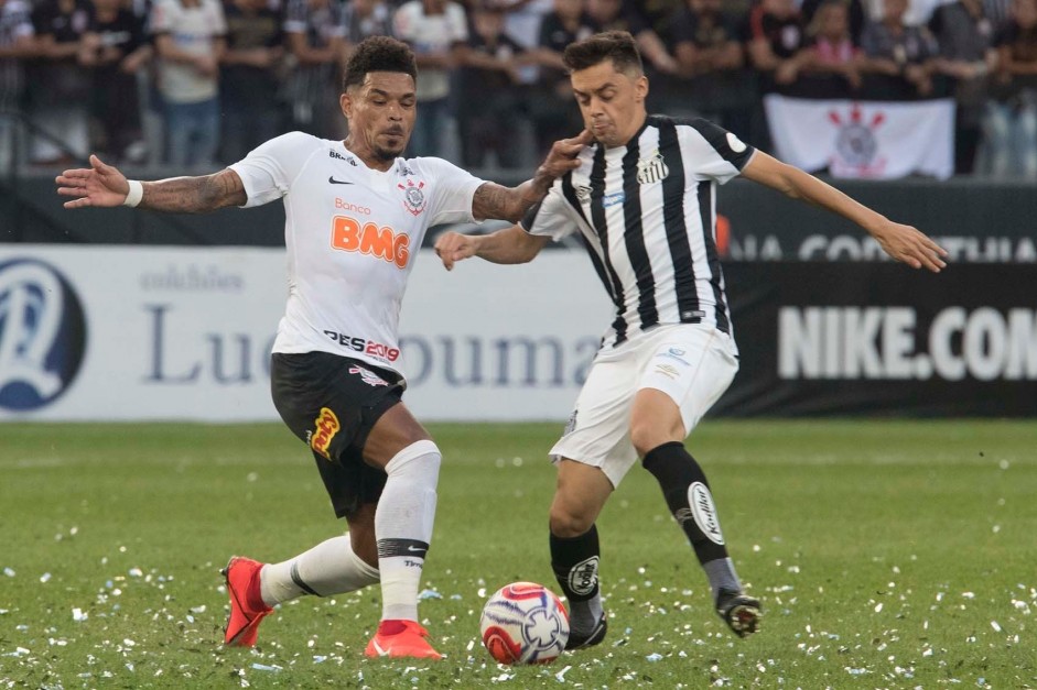 Volante Jnior Urso no jogo contra o Santos, pelo Paulisto 2019