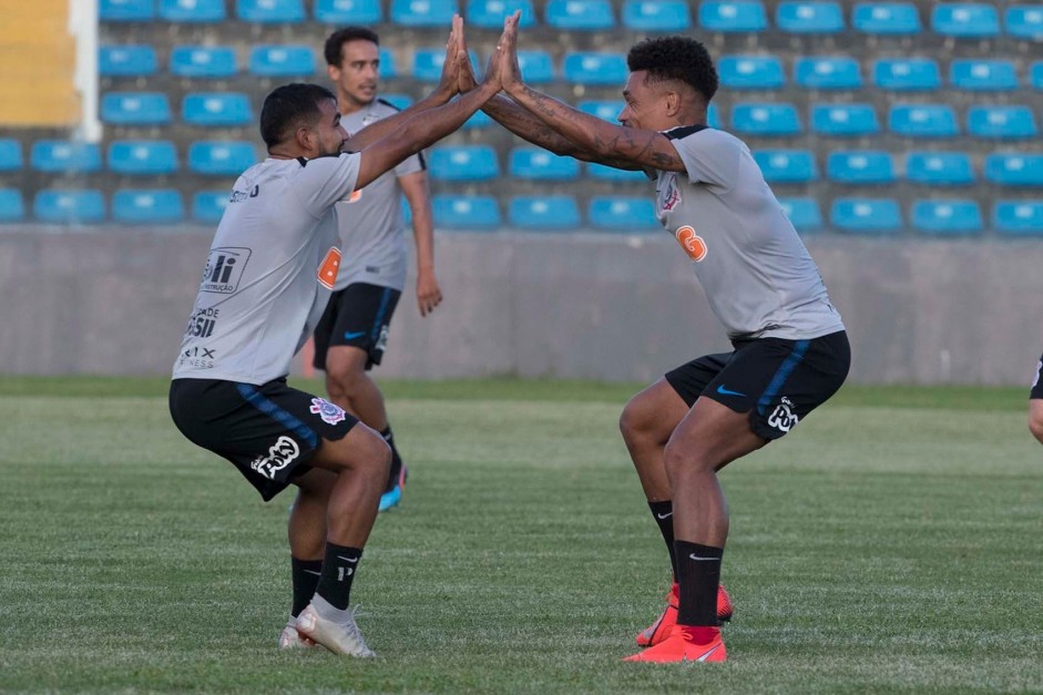 Sornoza e Jnior Urso durante treino do Corinthians em Fortaleza, para Copa do Brasil