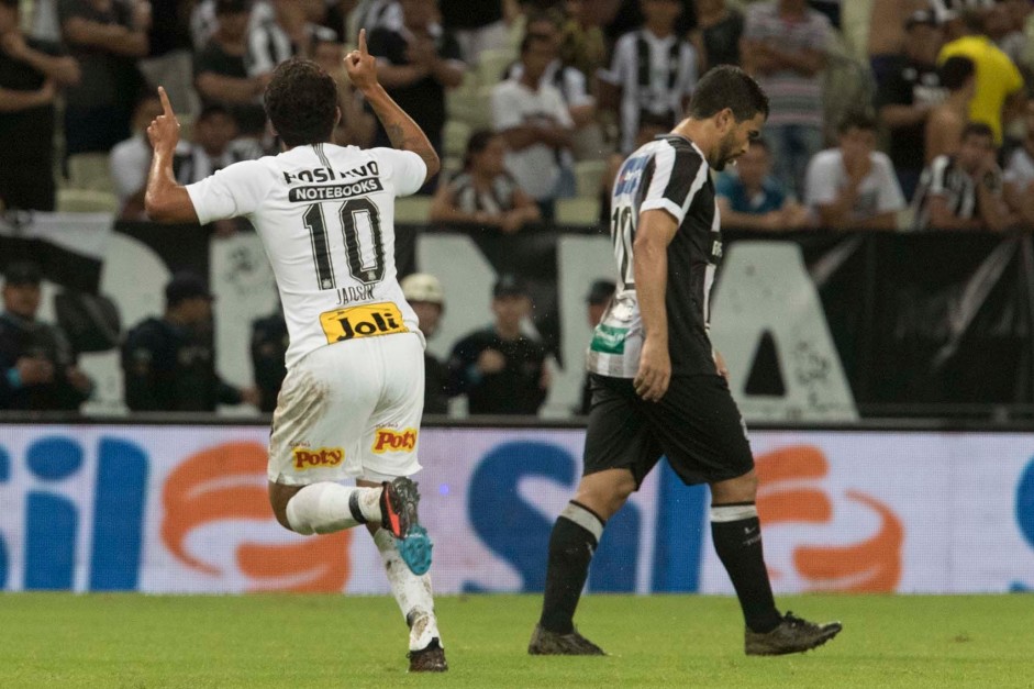 O meia Jadson anotou o terceiro gol do Corinthians contra o Cear, pela Copa do Brasil