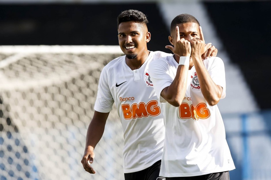 Rael e Vitinho durante jogo contra o River-PI, pela Copa do Brasil Sub-20
