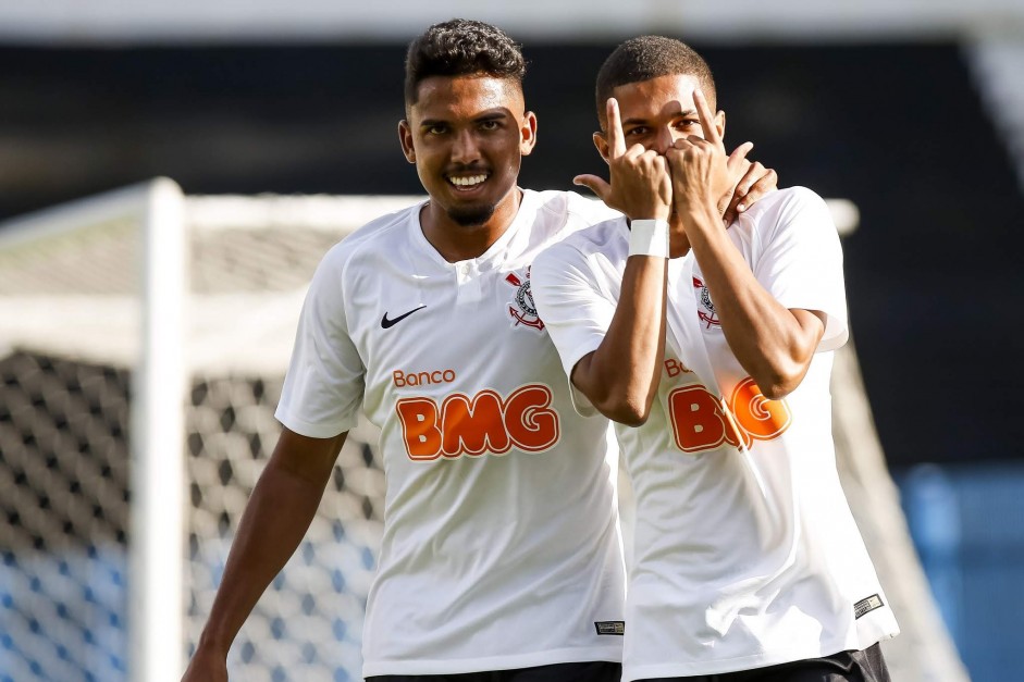 Rael e Vitinho em partida contra o River-PI, pela Copa do Brasil Sub-20