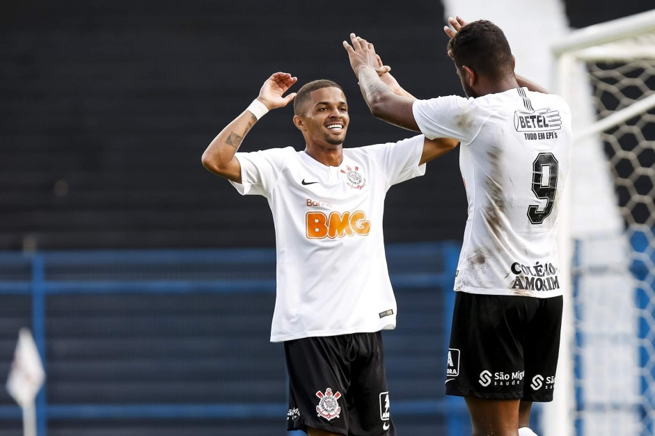 Vitinho e Nathan em jogo contra o River-PI, pela Copa do Brasil Sub-20