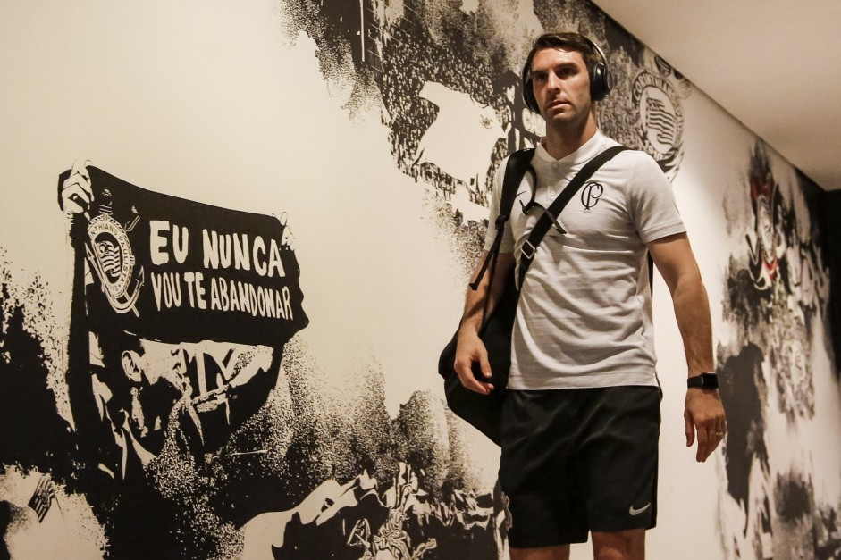 Mauro Boselli chega  Arena Corinthians para jogo contra a Chapecoense