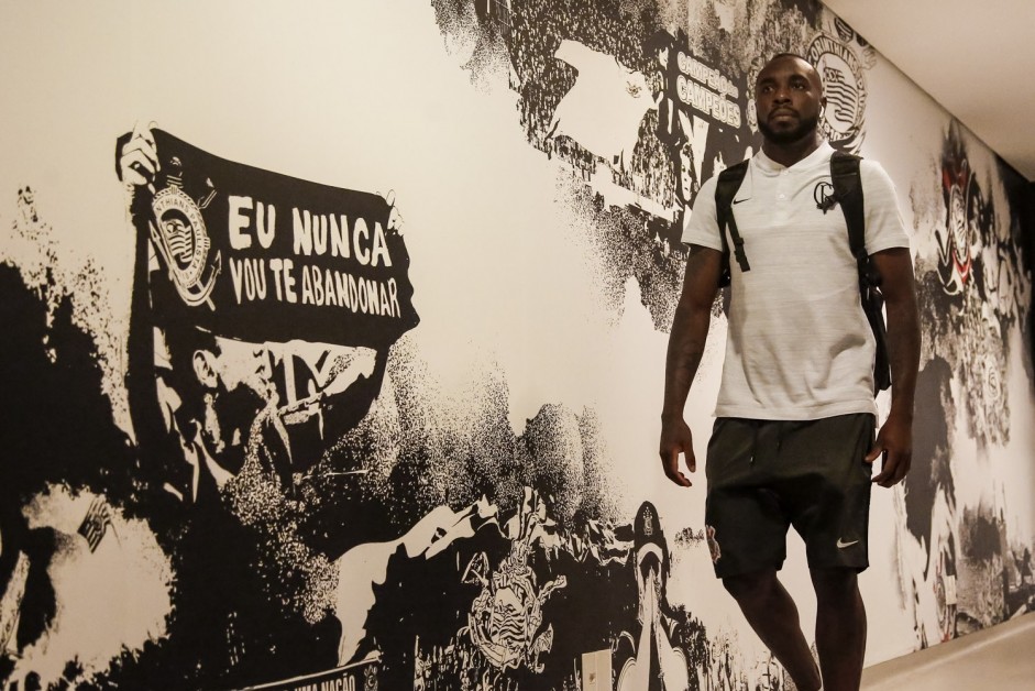 Zagueiro Manoel chega  Arena Corinthians para jogo contra o Oeste, pelo Paulisto 2019