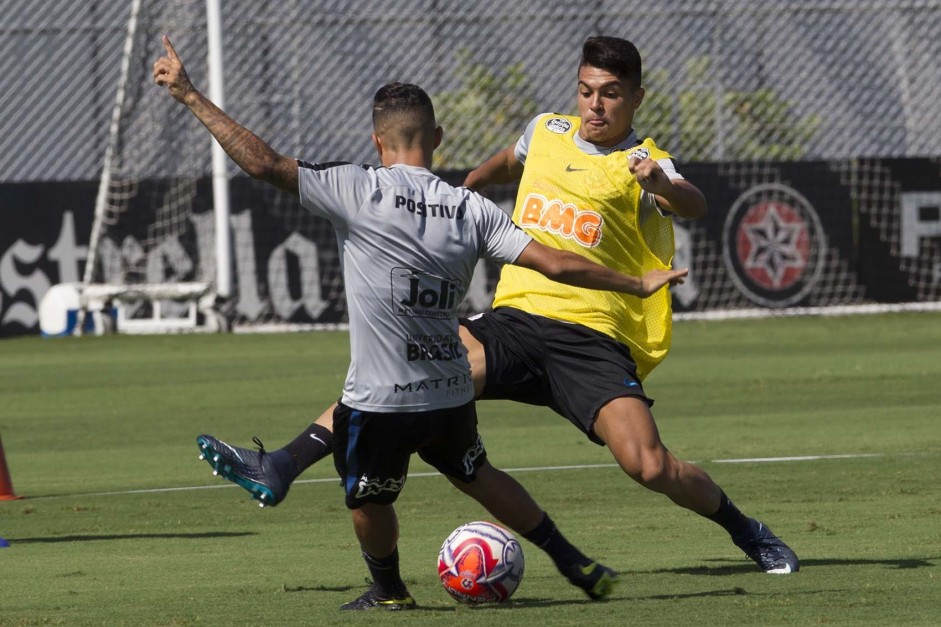 Roni treinou mais uma vez junto ao elenco profissional do Corinthians