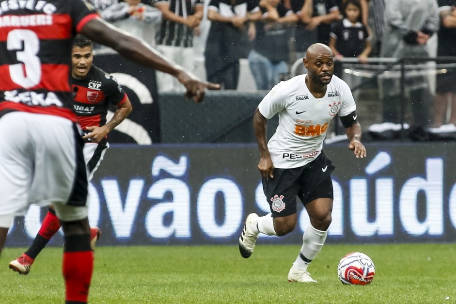 Vagner Love durante a vitria contra o Oeste, pelo Campeonato Paulista