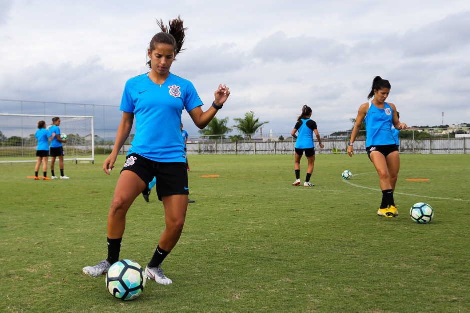 Millene treina pelo Corinthians Futebol Feminino nesta quarta-feira
