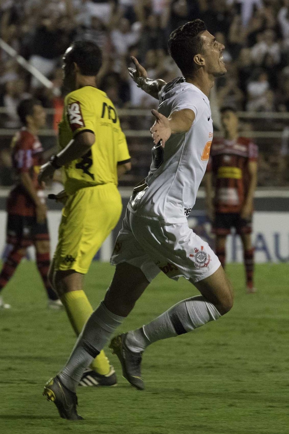 Avelar anotou o nico gol do Corinthians contra o Ituano
