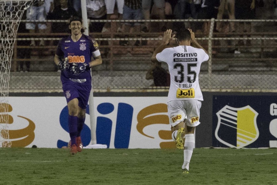 Cssio e Danilo Avelar em partida contra o Ituano, pelo Paulisto 2019