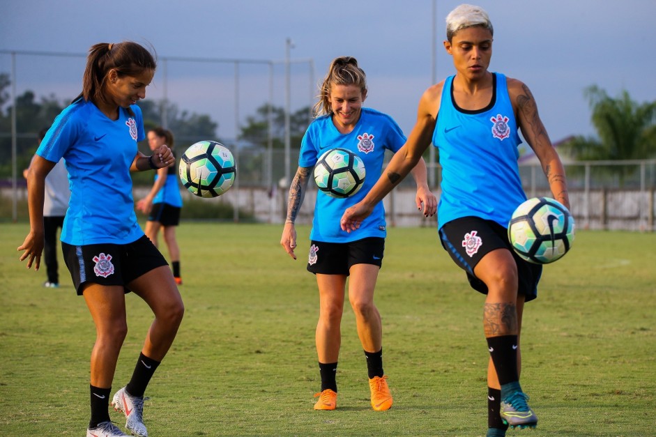 Corinthians Futebol Feminino faz treino antes do duelo contra o Santos