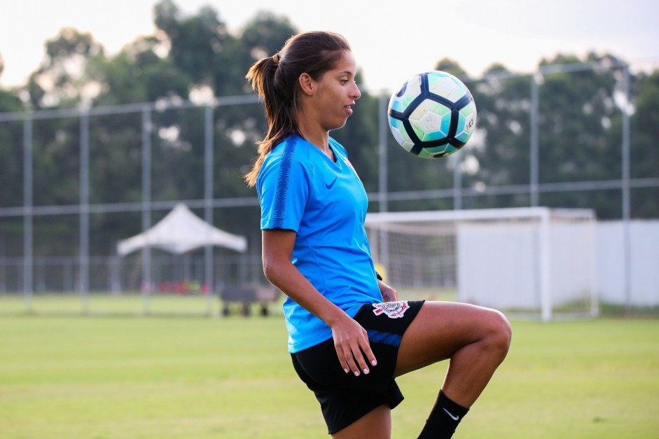 Corinthians Futebol Feminino treina para enfrentar o Santos, amanh