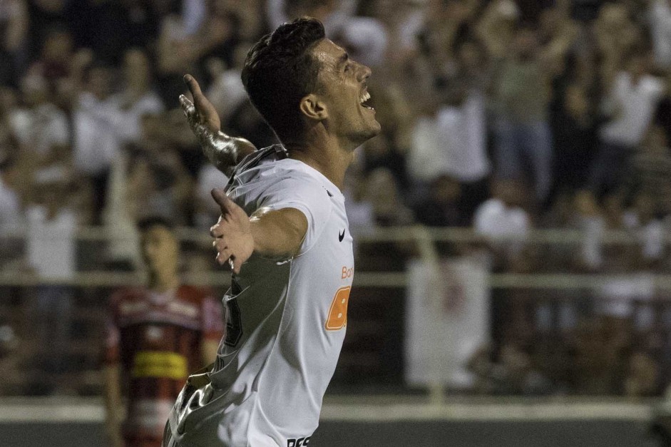 Danilo Avelar comemorando seu gol contra o Ituano, pelo Paulita 2019
