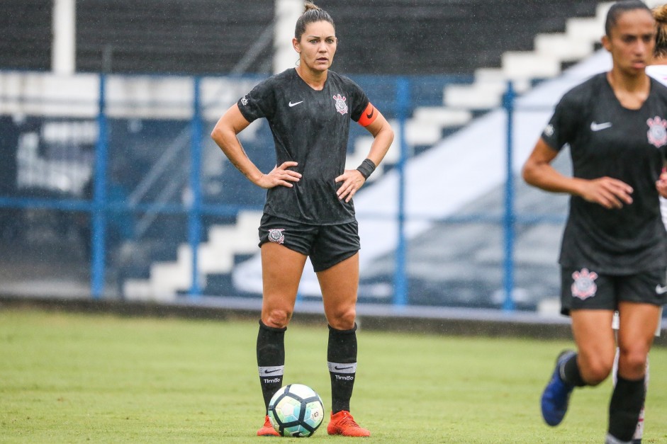 Gabi Zanotti no duelo contra o Santos pelo Brasileiro Feminino