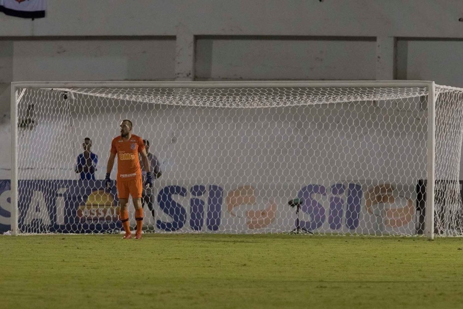 Goleiro Walter atuou no segundo tempo contra a Ferroviária, na Fonte Luminosa