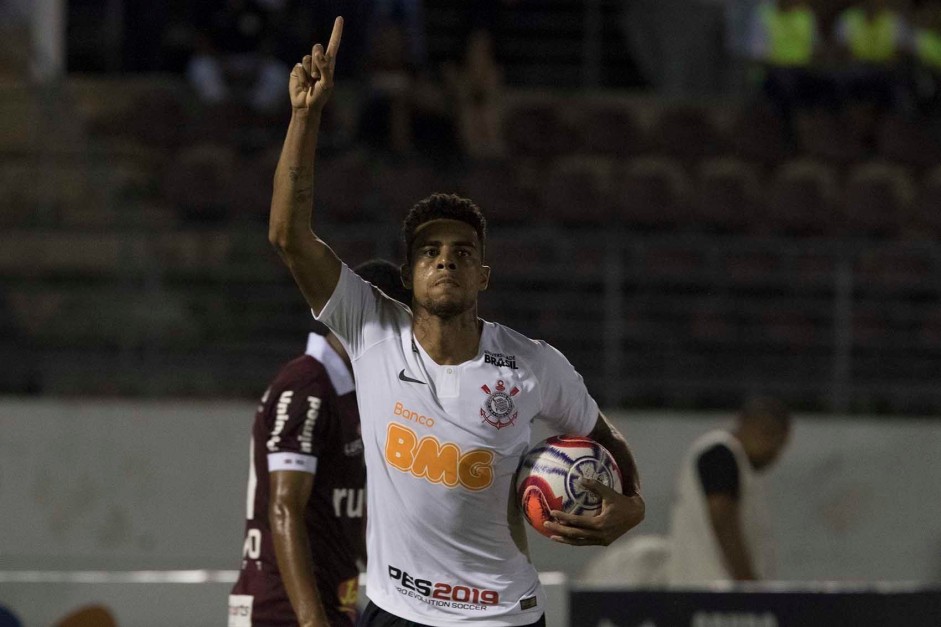 Sempre ele! Gustavo entra e marca o gol de empate do Corinthians contra a Ferroviria