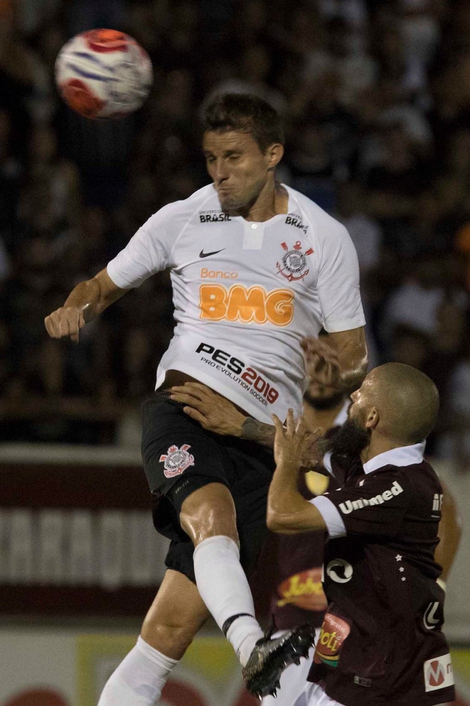 Zagueiro Henrique durante jogo contra a Ferroviária, pelo Paulistão