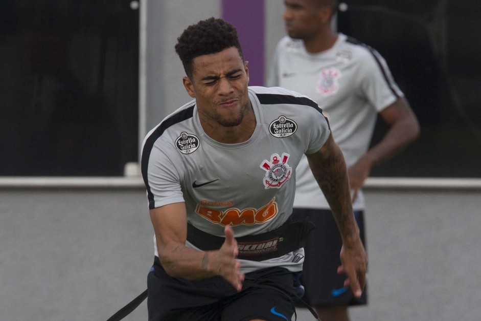 Gustavo volta a treinar após empatar o jogo contra a Ferroviária, no domingo