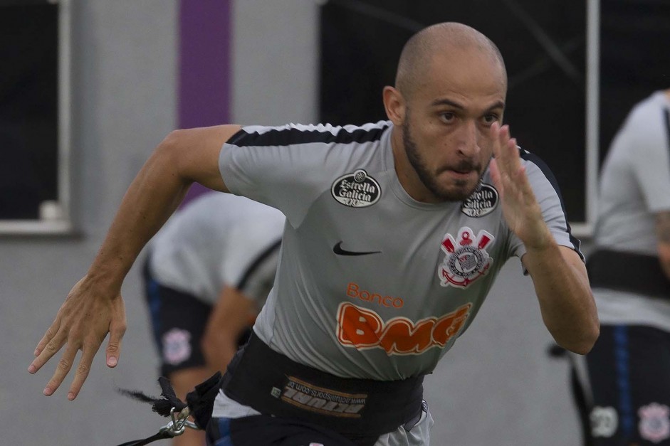 Meia Régis treina no CT Joaquim Grava nesta segunda-feira