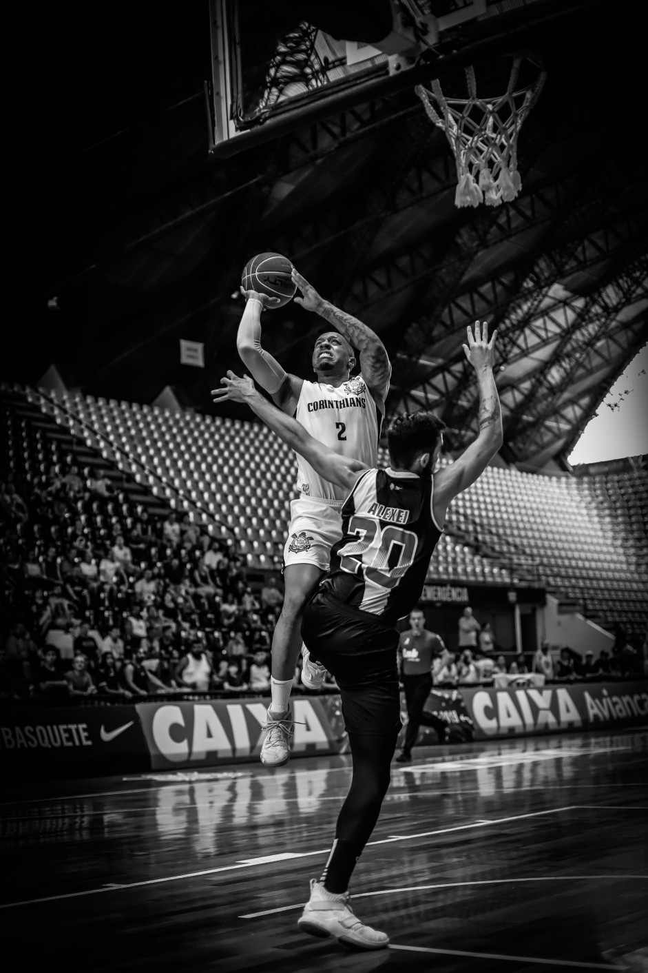 Linda foto do armador Fuller durante o jogo contra o Vasco pelo Novo Basquete Brasil