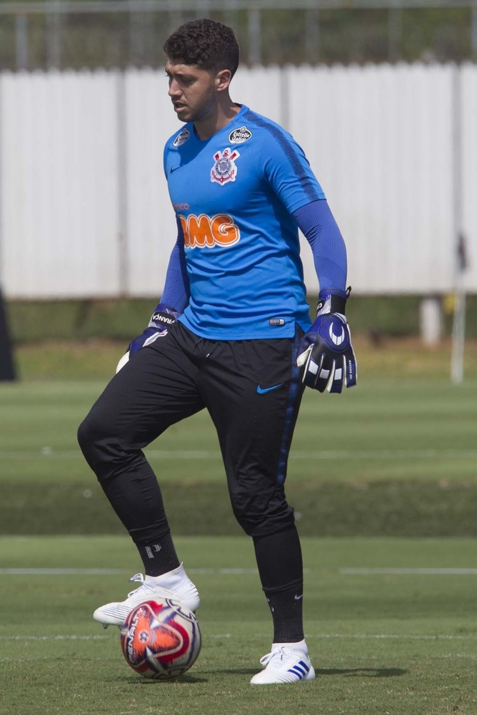 Caíque França no treino de hoje no CT Joaquim Grava