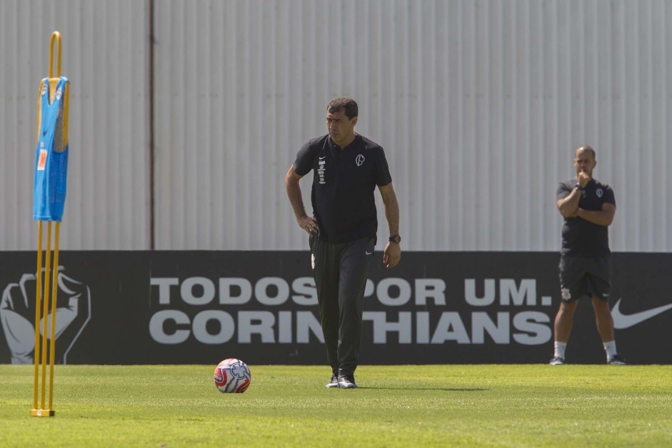 Fábio Carille no treinamento de hoje no CT Joaquim Grava