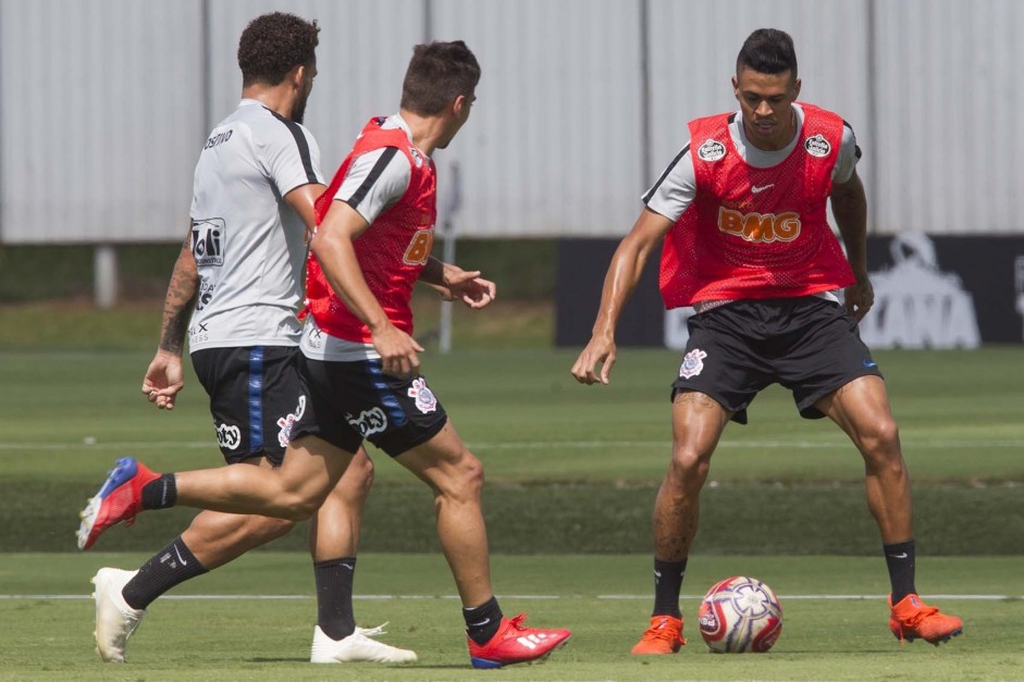 Richard durante o treinamento de hoje no CT Joaquim Grava