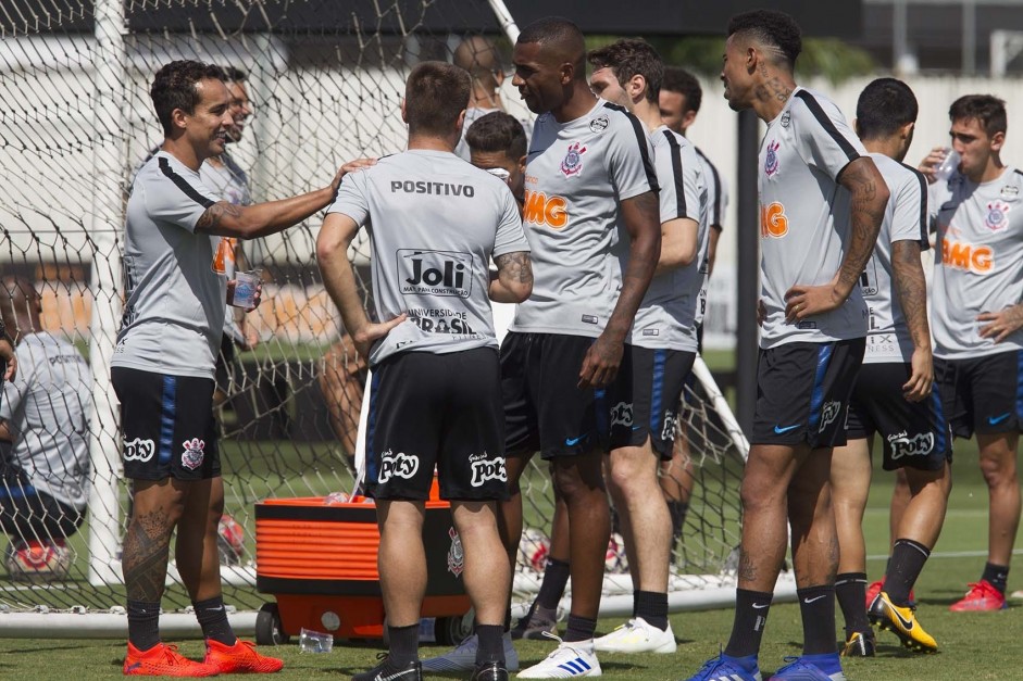 Jogadores do Corinthians no treino de hoje no CT Joaquim Grava