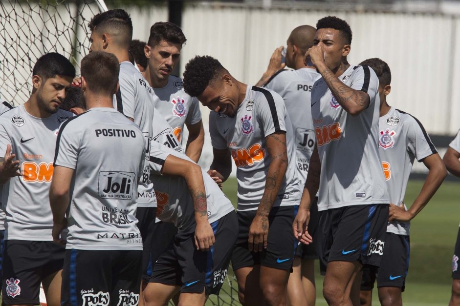 Elenco corinthiano no treino de hoje no CT Joaquim Grava em preparação para jogo contra o Santos
