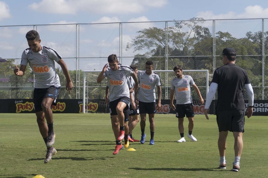 Jogadores se preparam para jogo contra o Santos, pela semifinal do Paulisto