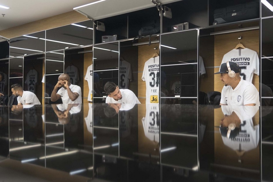 Clayson, Love, Pedro Henrique e Ralf nos vestiários da Arena Corinthians