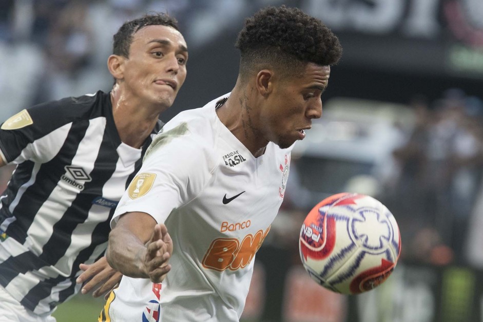 Gustavo atuando contra o Santos pela semifinal do Paulisto