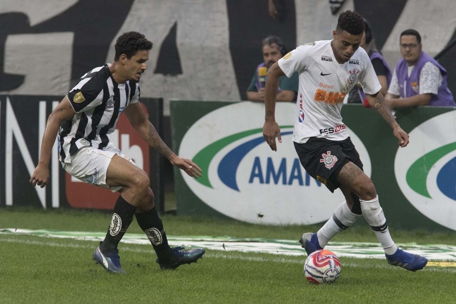 Gustavo passou em branco, mas fez boa partida contra o Santos neste domingo