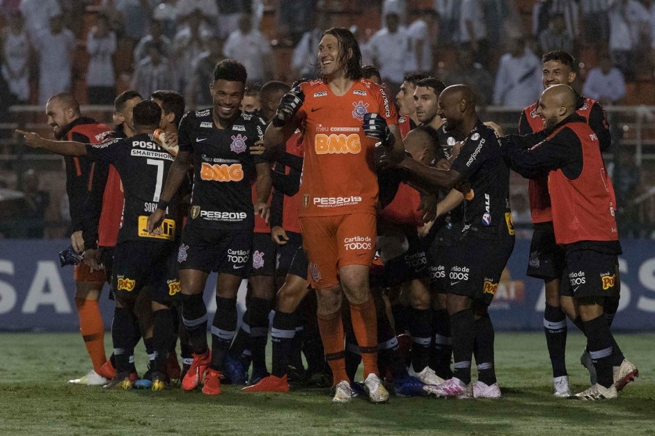 Jogadores do Corinthians comemoram classificao contra o Santos