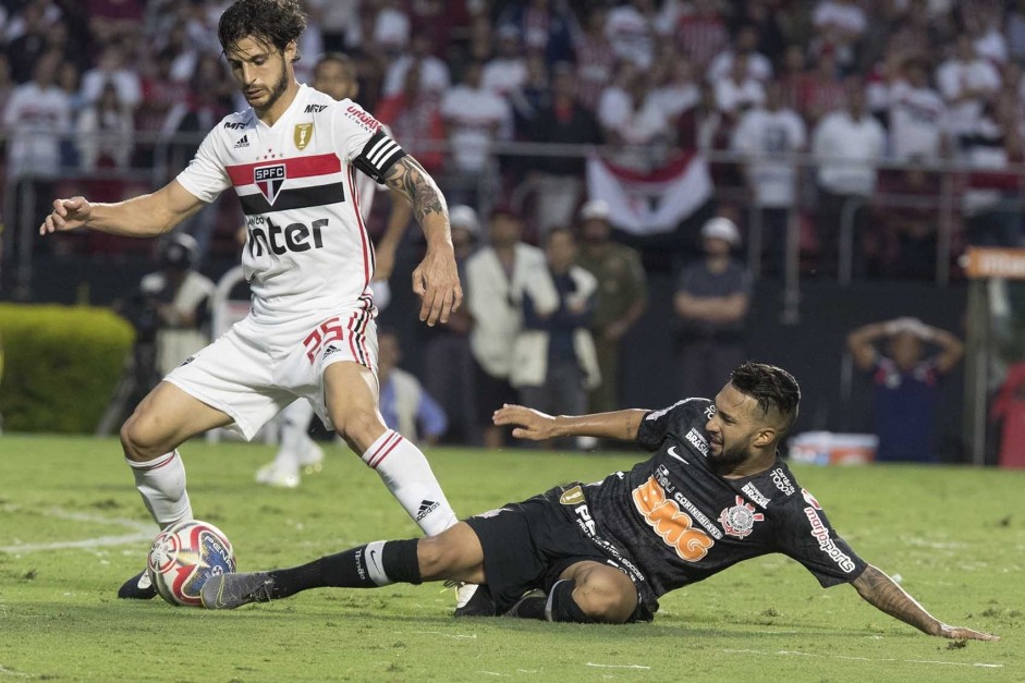 Clayson em jogo contra o So Paulo, pela final do Paulista 2019