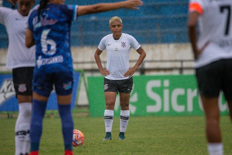 Meia Marcela durante o jogo contra o Taubat, pelo Campeonato Paulista Feminino