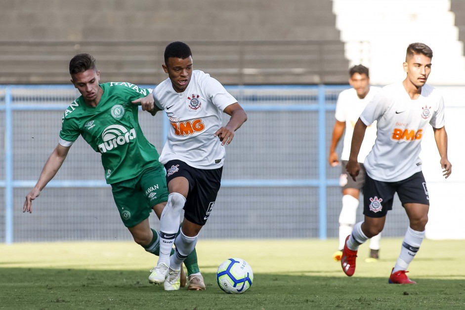 Bilu e Oya no jogo contra a Chapecoense, pela Copa do Brasil Sub-20