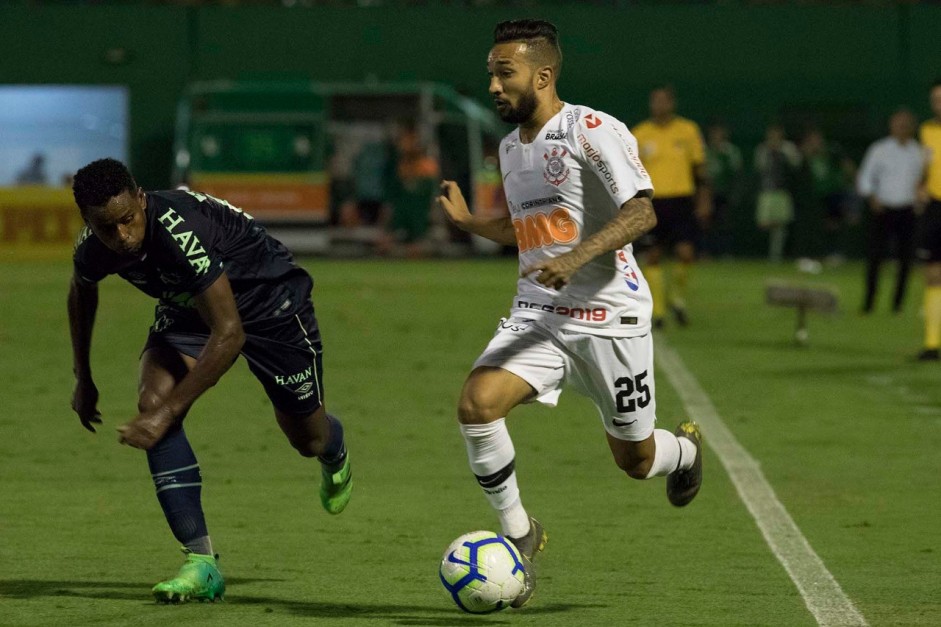 Clayson em duelo contra a Chapecoense, pela Copa do Brasil