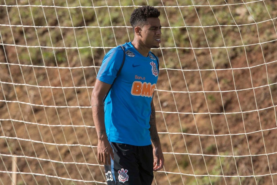 Gustavo treina em Chapecó para duelo pela Copa do Brasil