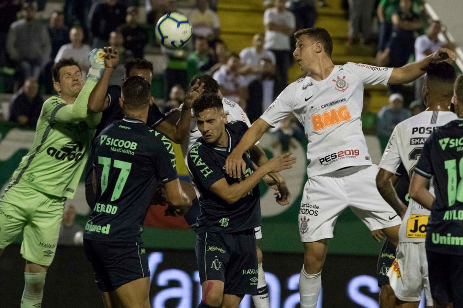 Corinthians de Carlos Augusto enfrenta Chapecoense nesta quarta-feira pela Copa do Brasil