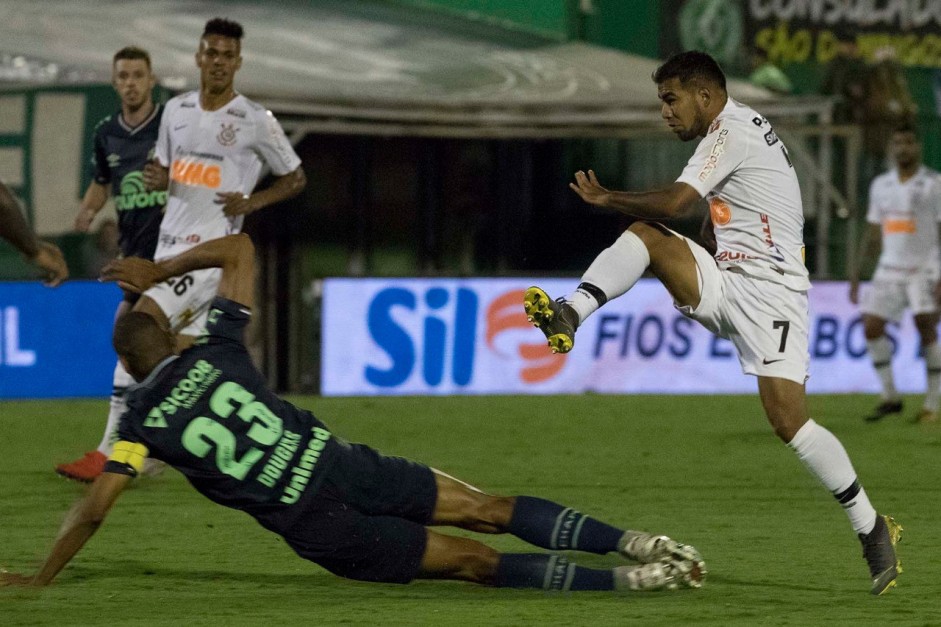 Sornoza no duelo contra a Chapecoense, pela Copa do Brasil