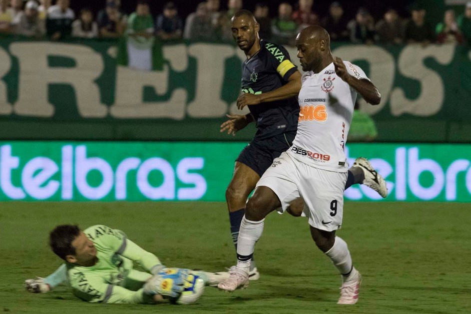 Vagner Love foi titular diante a Chapecoense, pela Copa do Brasil