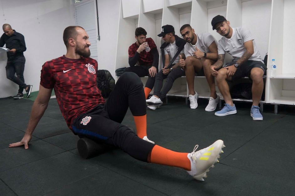 Walter no vestirio da Arena Cond antes do jogo contra a Chapecoense, pela Copa do Brasil