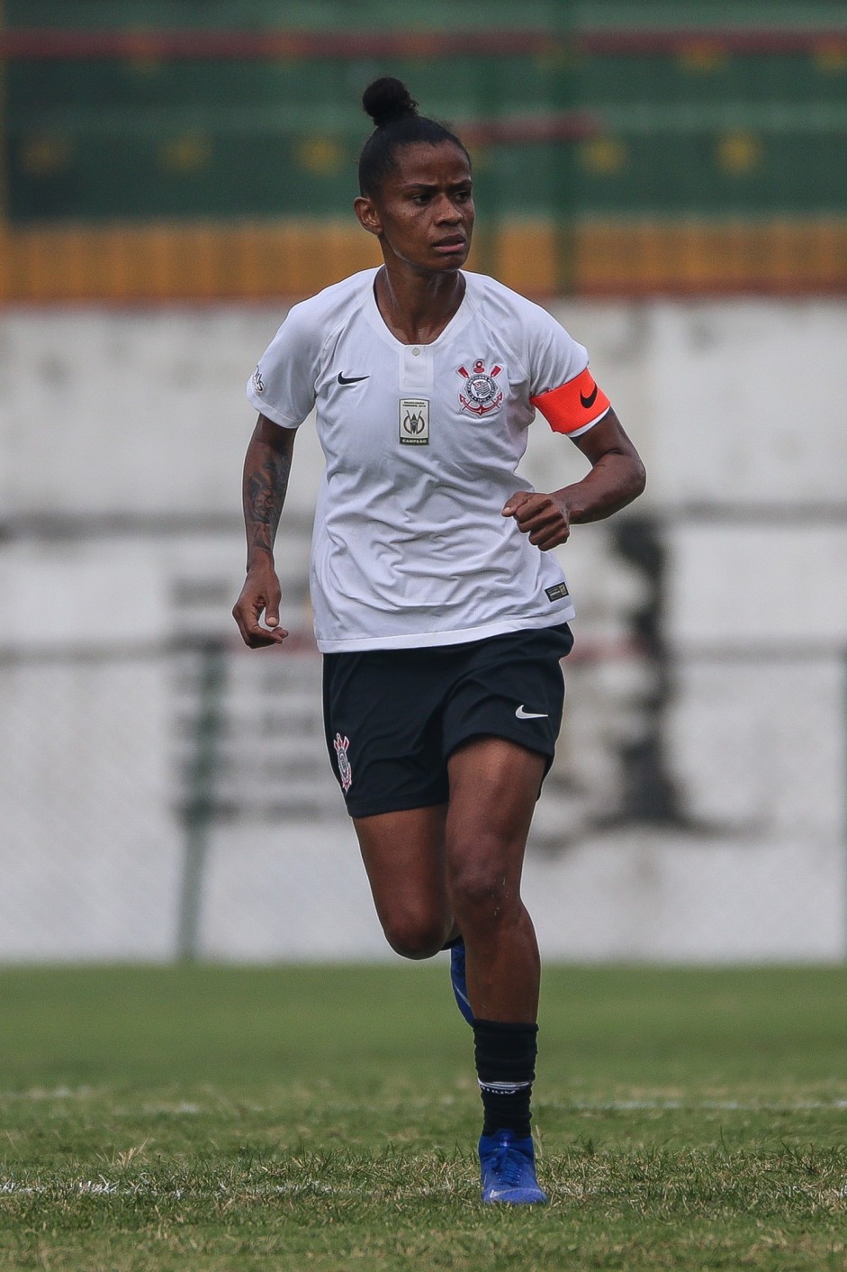 A capitã Grazi no duelo contra a Portuguesa, pelo Campeonato Paulista Feminino