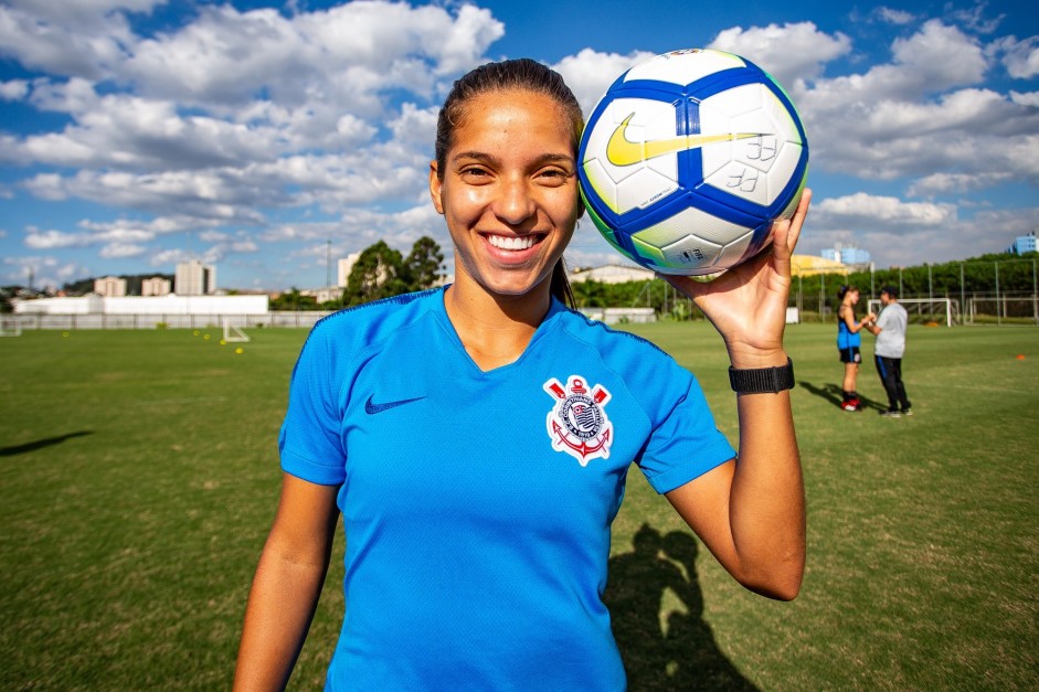 Adriana, do Corinthians Futebol Feminino, no treino nesta quarta-feira